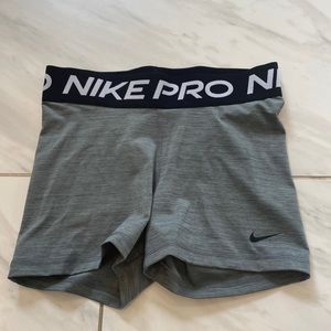 nike pros gray, size small